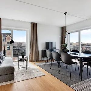 Sanders Arena - Chic Three-bedroom Close To Metro Station , København Danmark